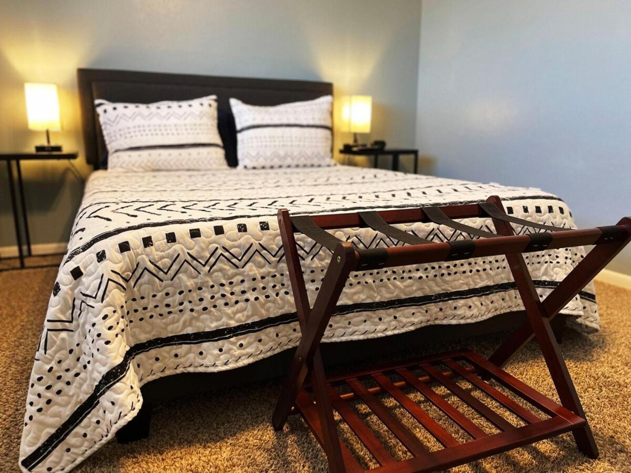 Cool & Comfy Condo! Family Friendly! カレッジ・ステーション エクステリア 写真